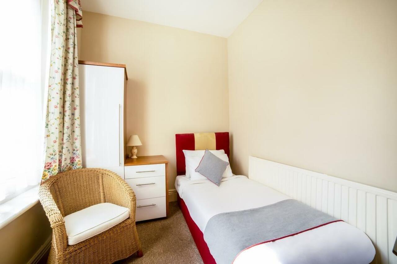シェフィールド The Briary Bed & Breakfast エクステリア 写真